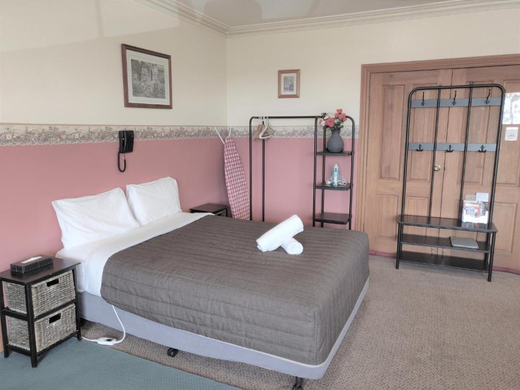 thornbury-family-room