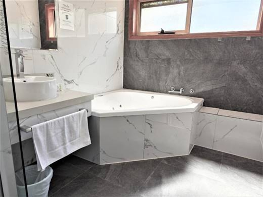 North Melbourne Spa Accommodation